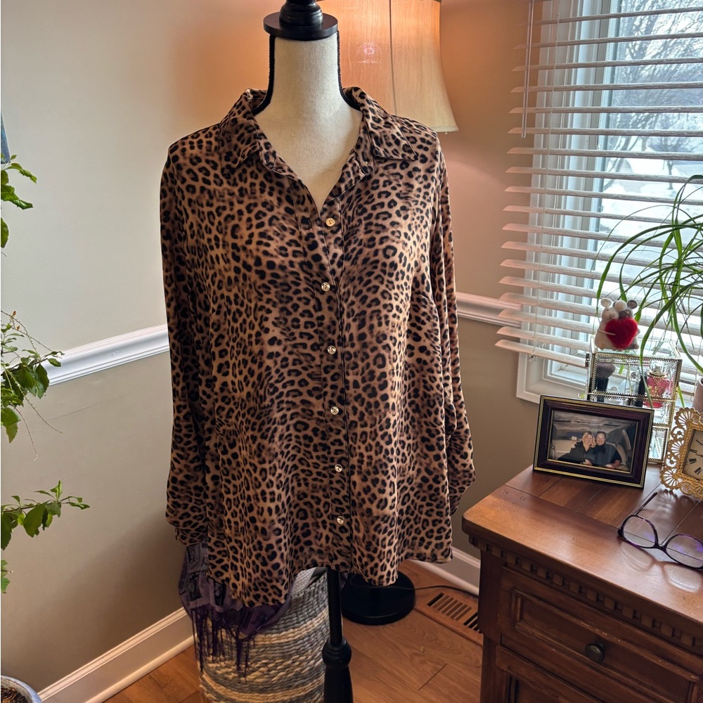 Women’s ~Charter Club Brown Leopard Print Button-Down Shirt! 🤎